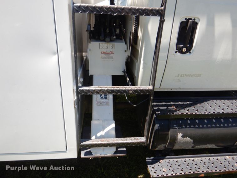 image for item DS8107 2007 International 4300 SBA  forestry bucket truck