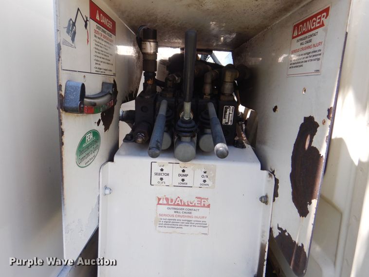 image for item DS8107 2007 International 4300 SBA  forestry bucket truck