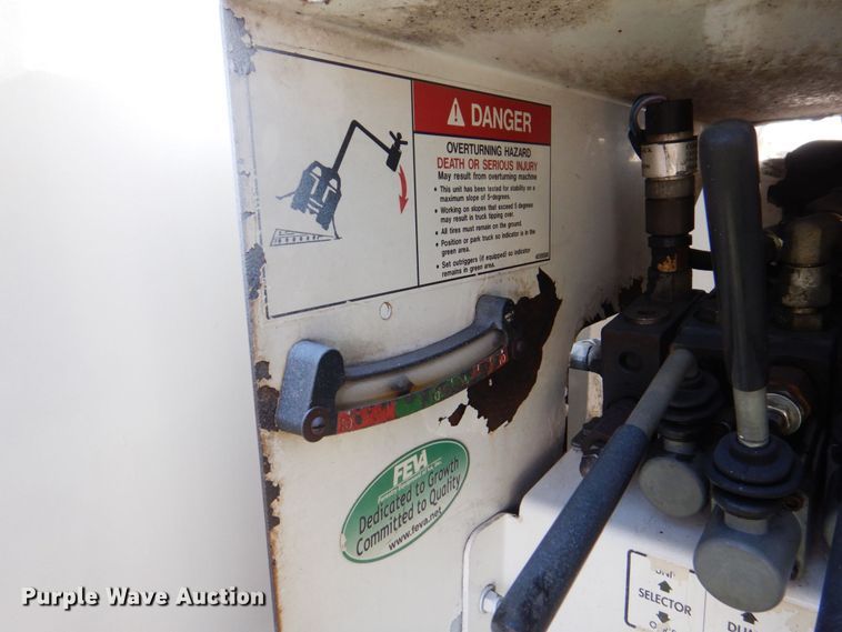 image for item DS8107 2007 International 4300 SBA  forestry bucket truck