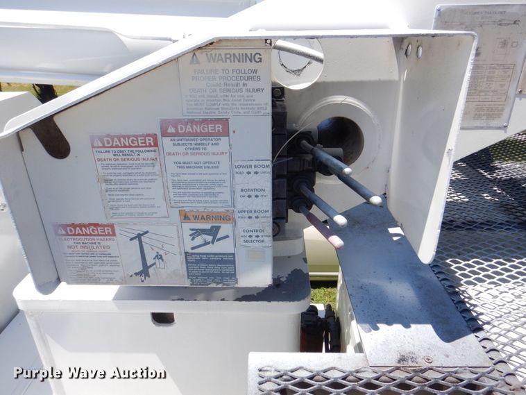 image for item DS8107 2007 International 4300 SBA  forestry bucket truck