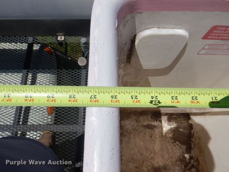 image for item DS8107 2007 International 4300 SBA  forestry bucket truck