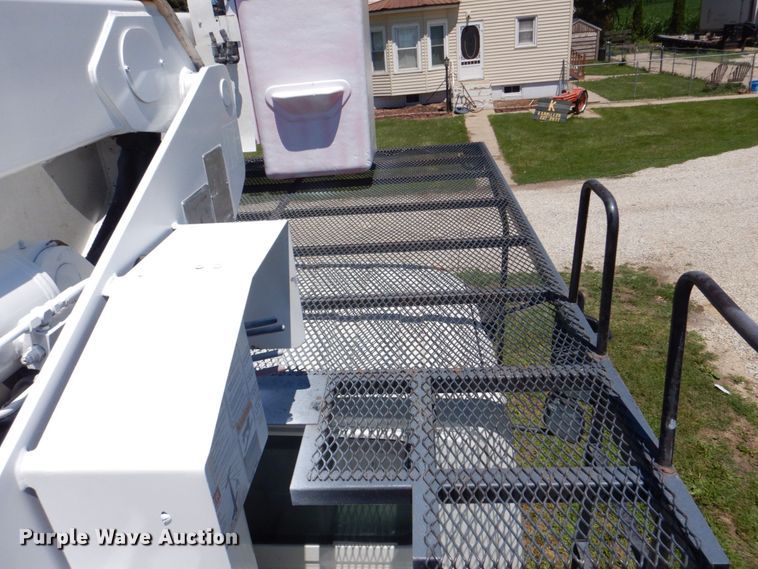 image for item DS8107 2007 International 4300 SBA  forestry bucket truck