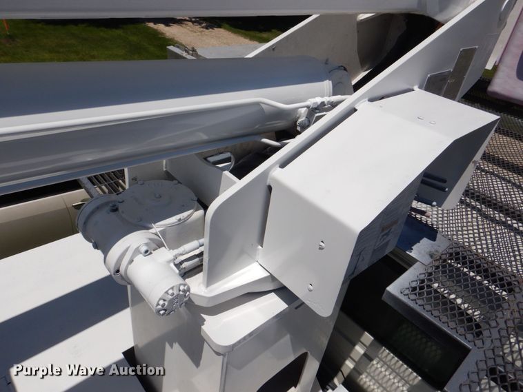 image for item DS8107 2007 International 4300 SBA  forestry bucket truck