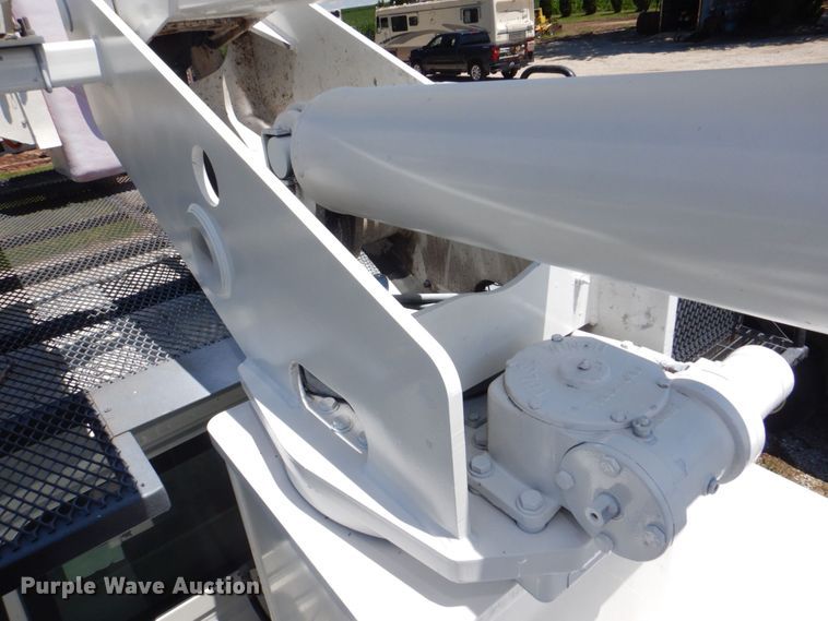 image for item DS8107 2007 International 4300 SBA  forestry bucket truck