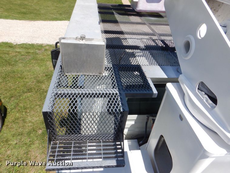 image for item DS8107 2007 International 4300 SBA  forestry bucket truck