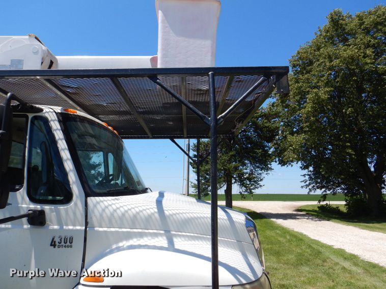 image for item DS8107 2007 International 4300 SBA  forestry bucket truck