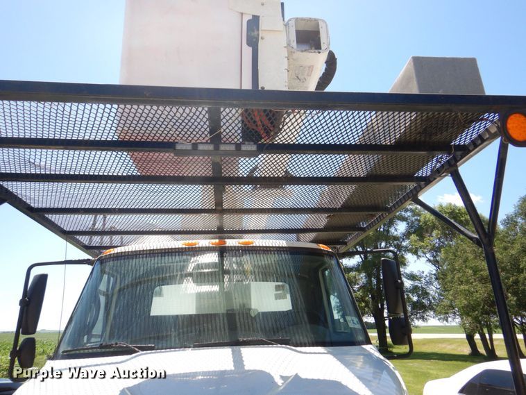 image for item DS8107 2007 International 4300 SBA  forestry bucket truck