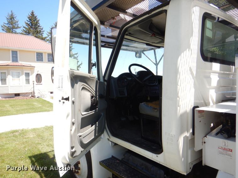 image for item DS8107 2007 International 4300 SBA  forestry bucket truck