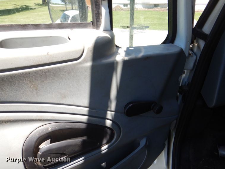 image for item DS8107 2007 International 4300 SBA  forestry bucket truck