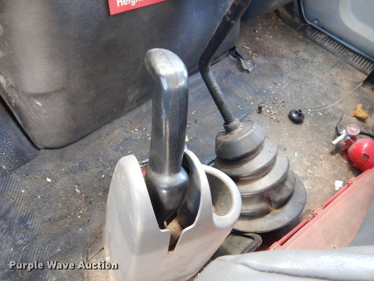 image for item DS8107 2007 International 4300 SBA  forestry bucket truck