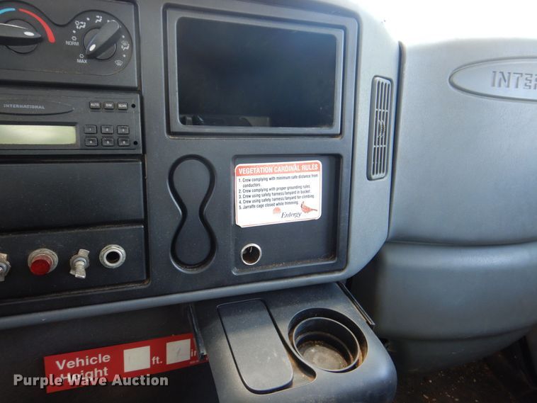 image for item DS8107 2007 International 4300 SBA  forestry bucket truck