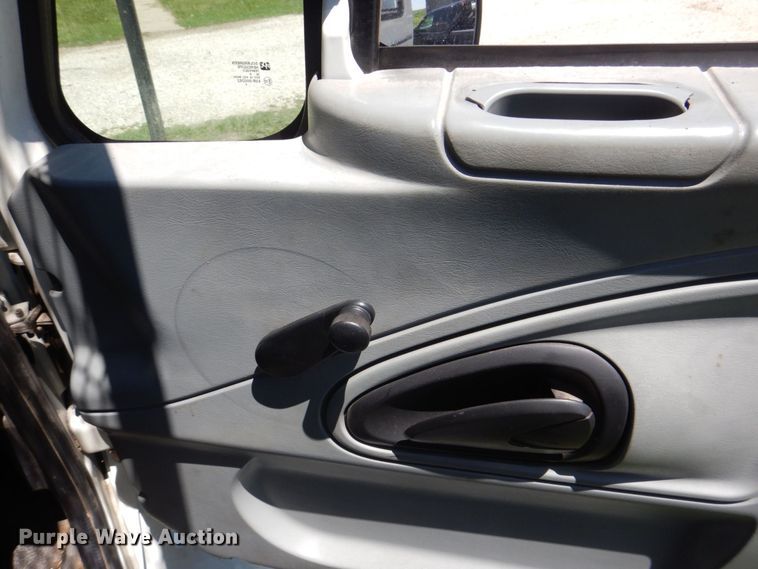 image for item DS8107 2007 International 4300 SBA  forestry bucket truck