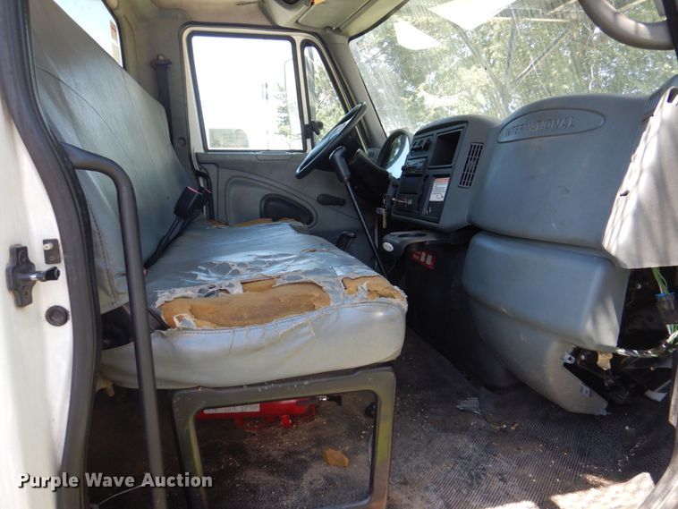 image for item DS8107 2007 International 4300 SBA  forestry bucket truck