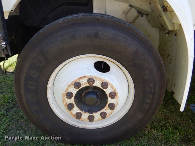 image for item DS8107 2007 International 4300 SBA  forestry bucket truck