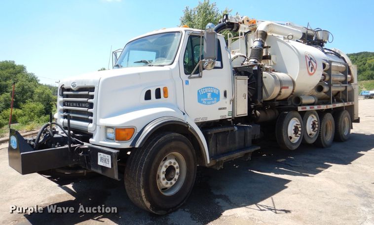 image for item DS8114 2003 Sterling LT9500  vacuum truck