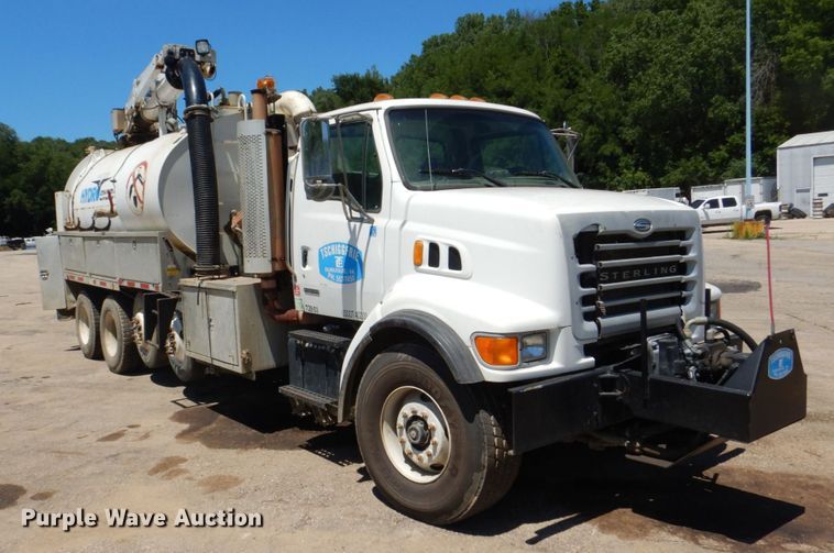 image for item DS8114 2003 Sterling LT9500  vacuum truck