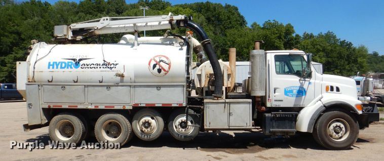 image for item DS8114 2003 Sterling LT9500  vacuum truck