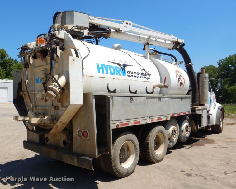 image for item DS8114 2003 Sterling LT9500  vacuum truck