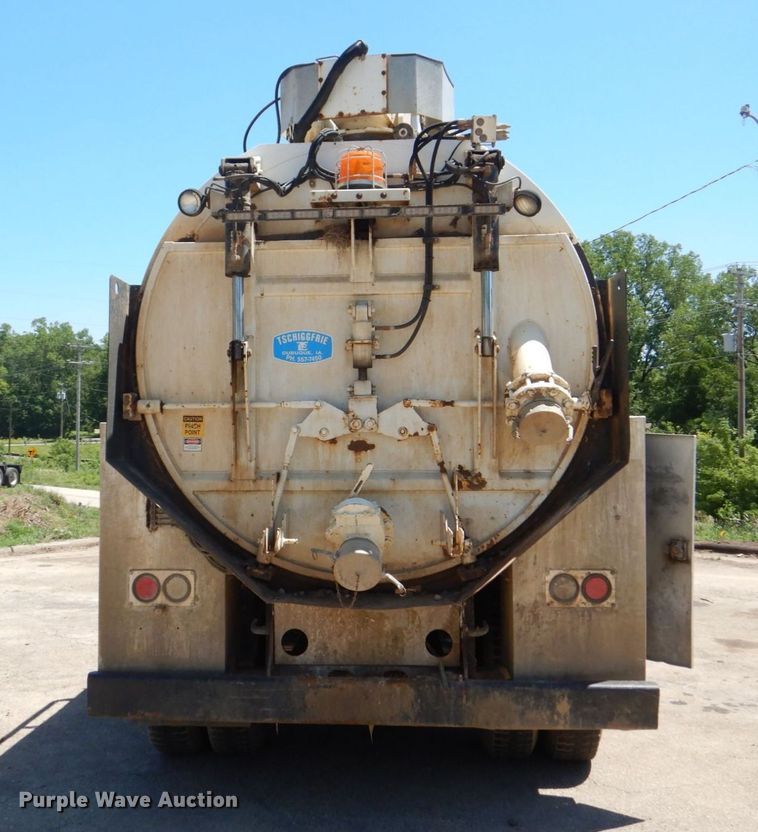 image for item DS8114 2003 Sterling LT9500  vacuum truck