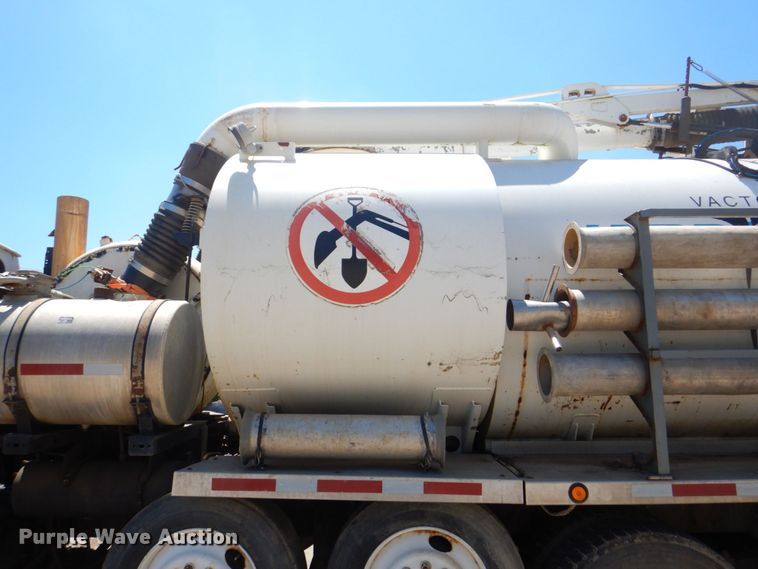 image for item DS8114 2003 Sterling LT9500  vacuum truck