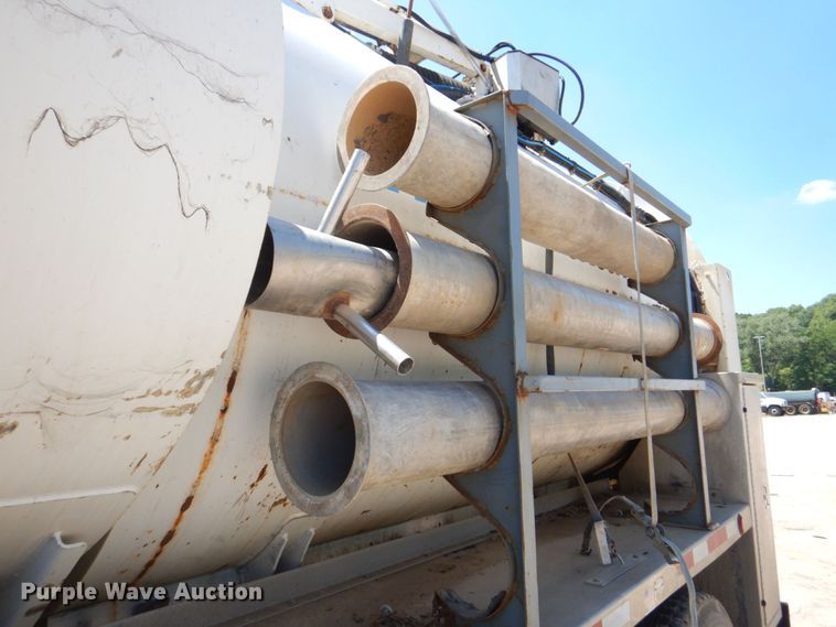 image for item DS8114 2003 Sterling LT9500  vacuum truck