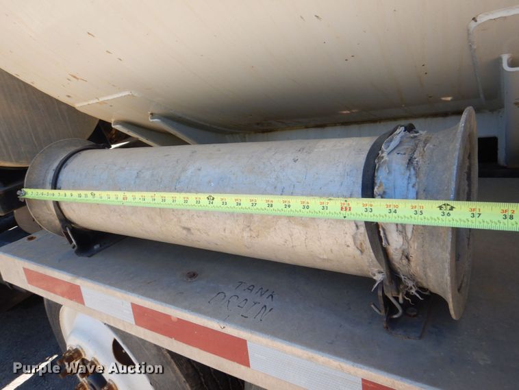 image for item DS8114 2003 Sterling LT9500  vacuum truck