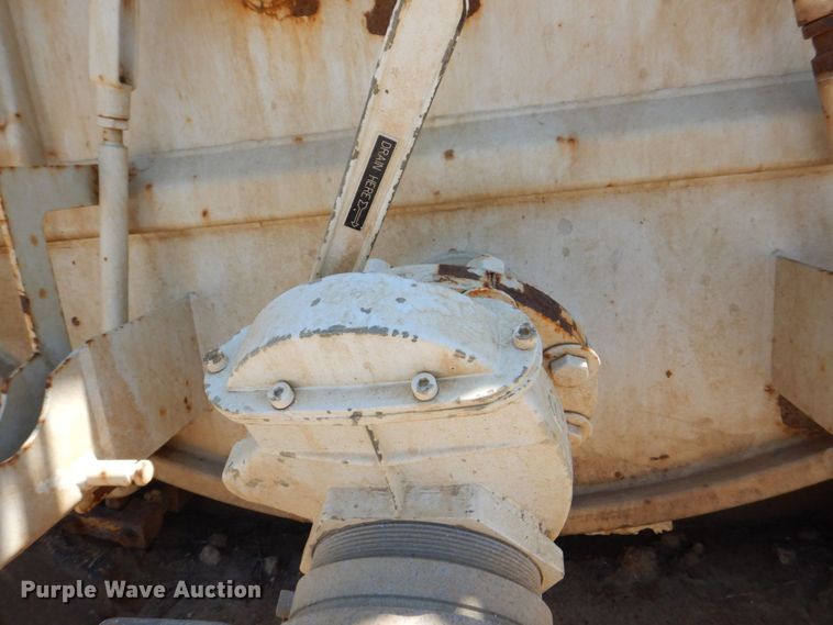 image for item DS8114 2003 Sterling LT9500  vacuum truck