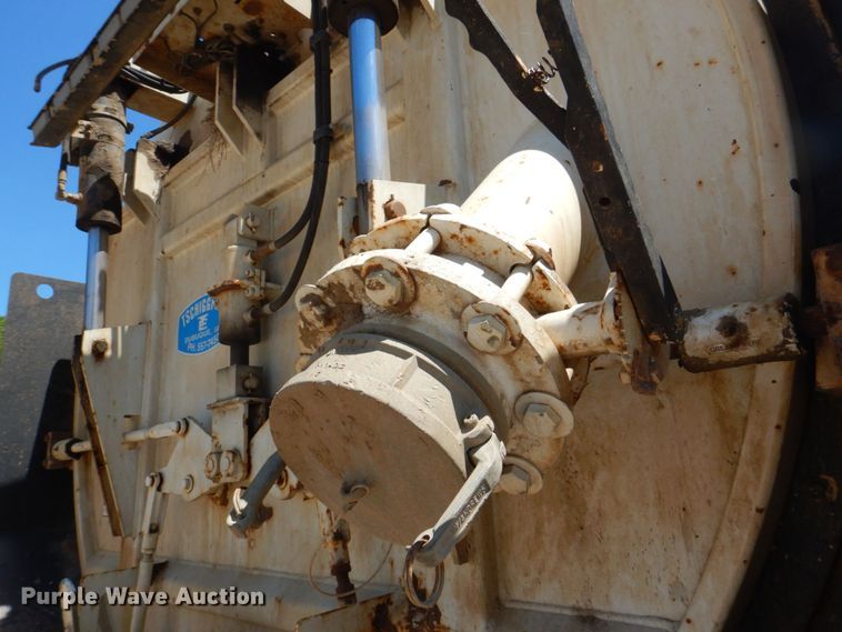 image for item DS8114 2003 Sterling LT9500  vacuum truck