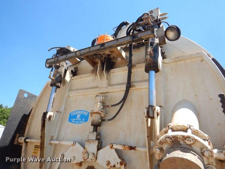 image for item DS8114 2003 Sterling LT9500  vacuum truck