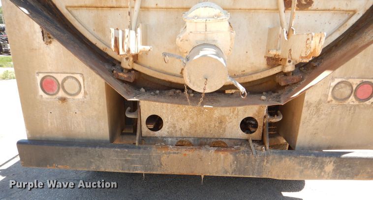 image for item DS8114 2003 Sterling LT9500  vacuum truck