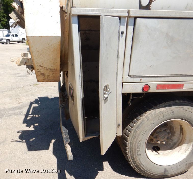 image for item DS8114 2003 Sterling LT9500  vacuum truck