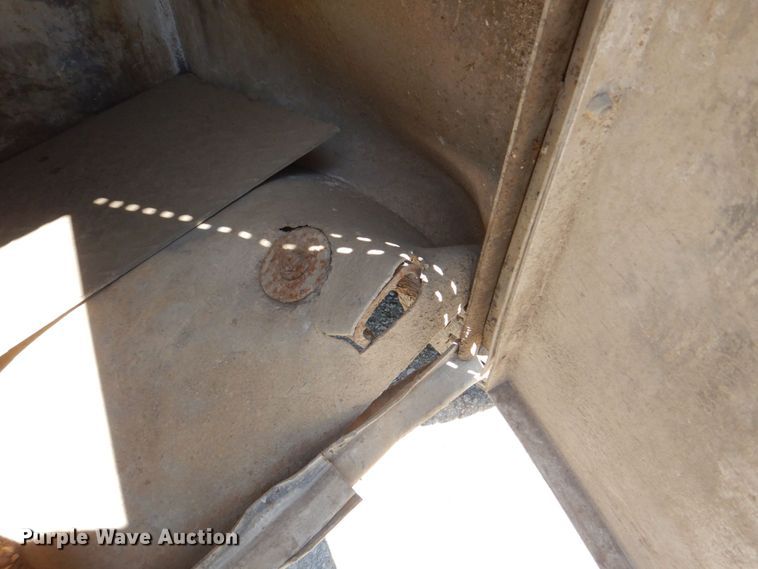 image for item DS8114 2003 Sterling LT9500  vacuum truck