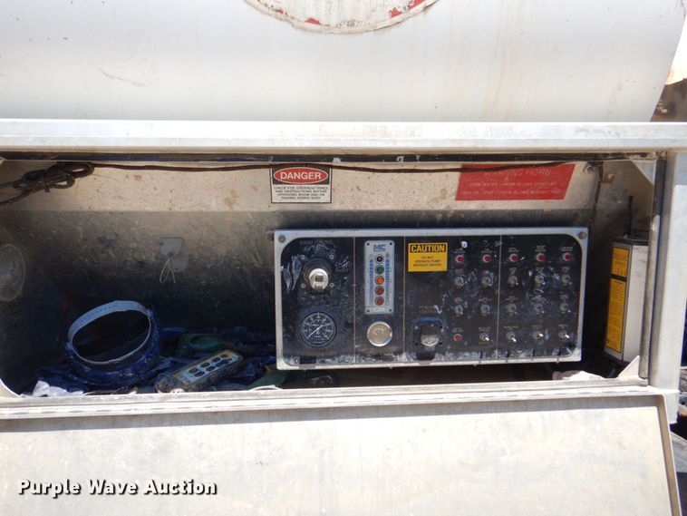 image for item DS8114 2003 Sterling LT9500  vacuum truck