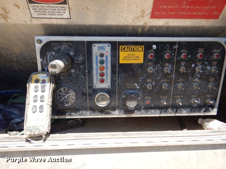 image for item DS8114 2003 Sterling LT9500  vacuum truck