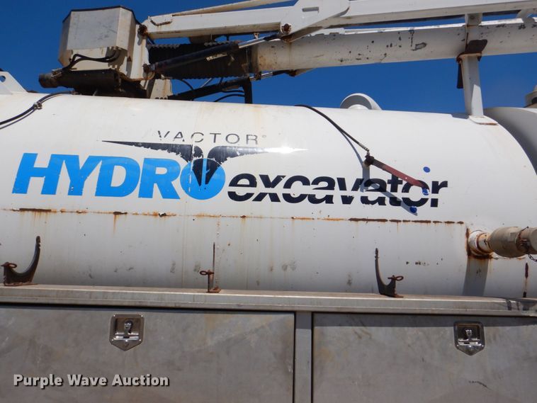 image for item DS8114 2003 Sterling LT9500  vacuum truck