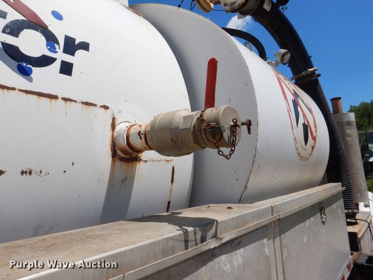 image for item DS8114 2003 Sterling LT9500  vacuum truck