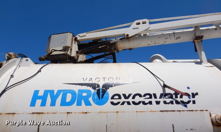 image for item DS8114 2003 Sterling LT9500  vacuum truck