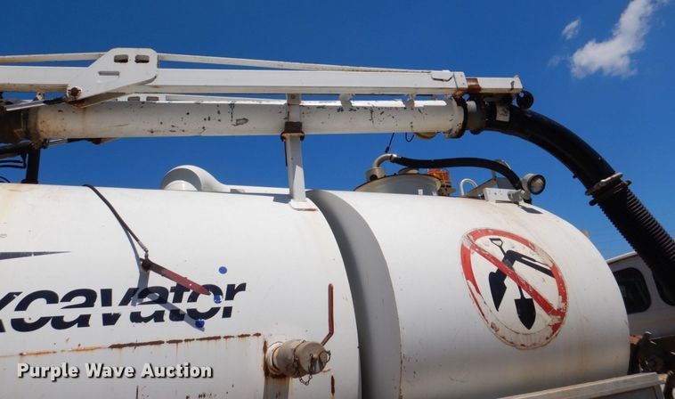 image for item DS8114 2003 Sterling LT9500  vacuum truck