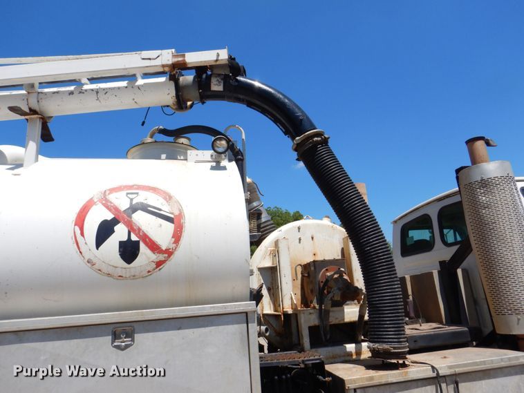 image for item DS8114 2003 Sterling LT9500  vacuum truck