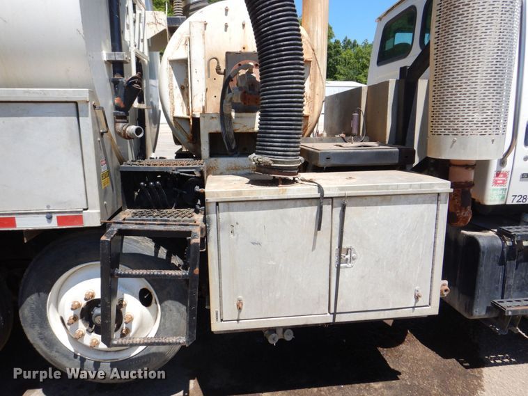 image for item DS8114 2003 Sterling LT9500  vacuum truck