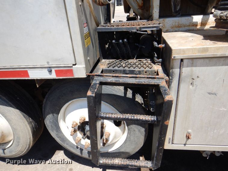 image for item DS8114 2003 Sterling LT9500  vacuum truck