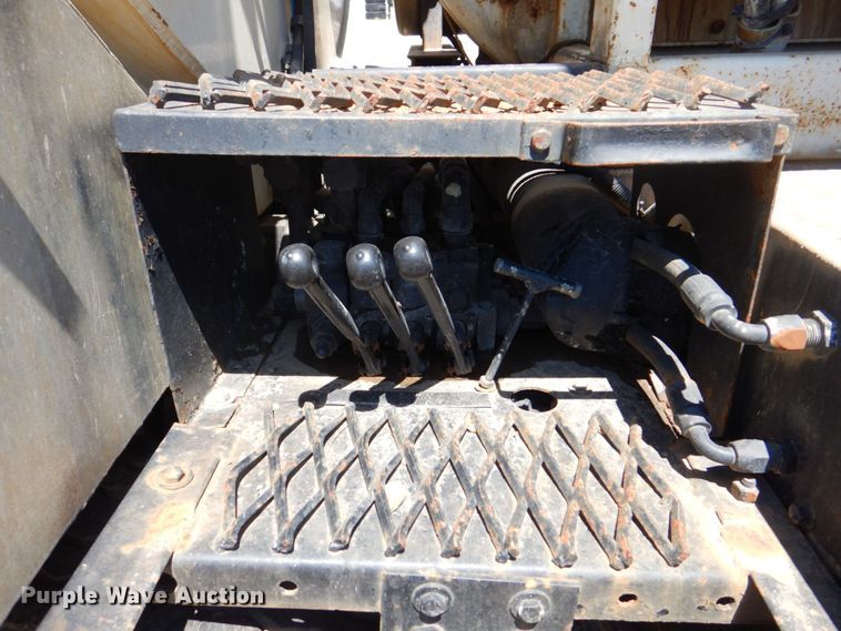 image for item DS8114 2003 Sterling LT9500  vacuum truck