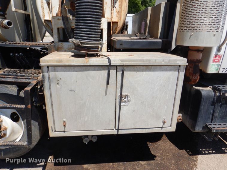 image for item DS8114 2003 Sterling LT9500  vacuum truck