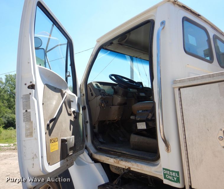 image for item DS8114 2003 Sterling LT9500  vacuum truck