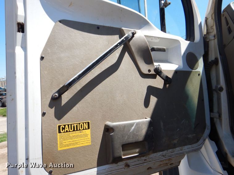 image for item DS8114 2003 Sterling LT9500  vacuum truck