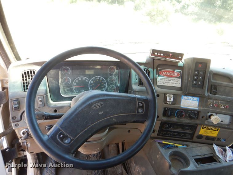 image for item DS8114 2003 Sterling LT9500  vacuum truck