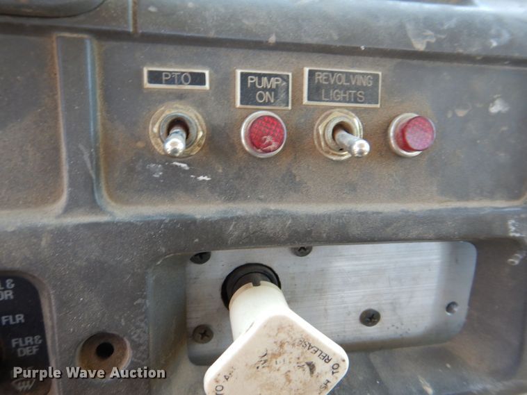 image for item DS8114 2003 Sterling LT9500  vacuum truck