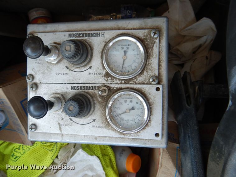 image for item DS8114 2003 Sterling LT9500  vacuum truck