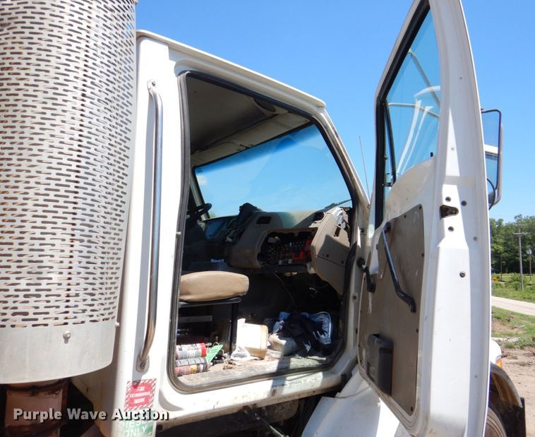 image for item DS8114 2003 Sterling LT9500  vacuum truck