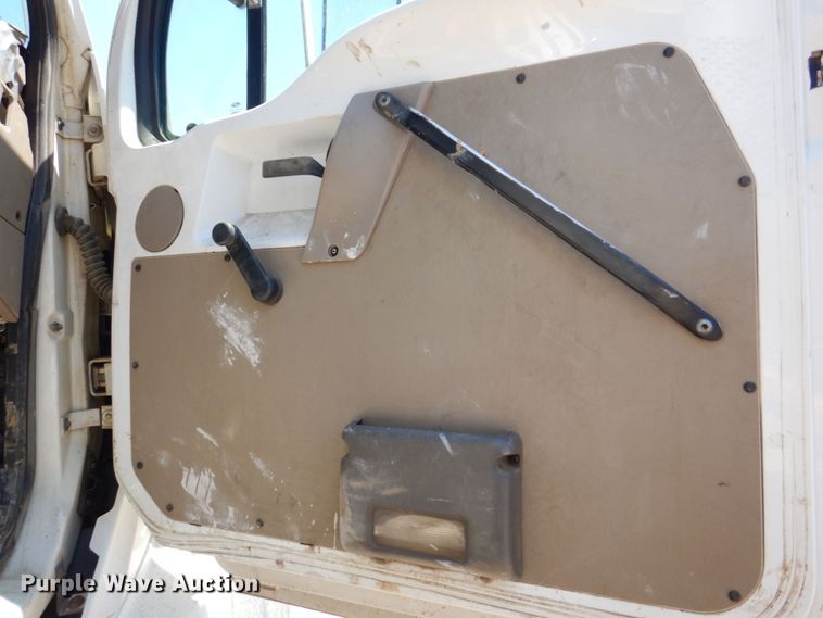 image for item DS8114 2003 Sterling LT9500  vacuum truck